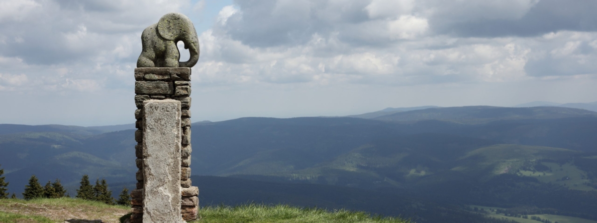 Elefant,Sculpture,Of,Kralicky,Sneznik,Or,Snieznik,Klotzky,-,Border